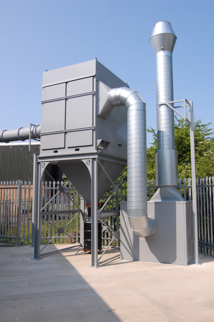 Externally sited reverse jet filtration unit used during thermal spray applications